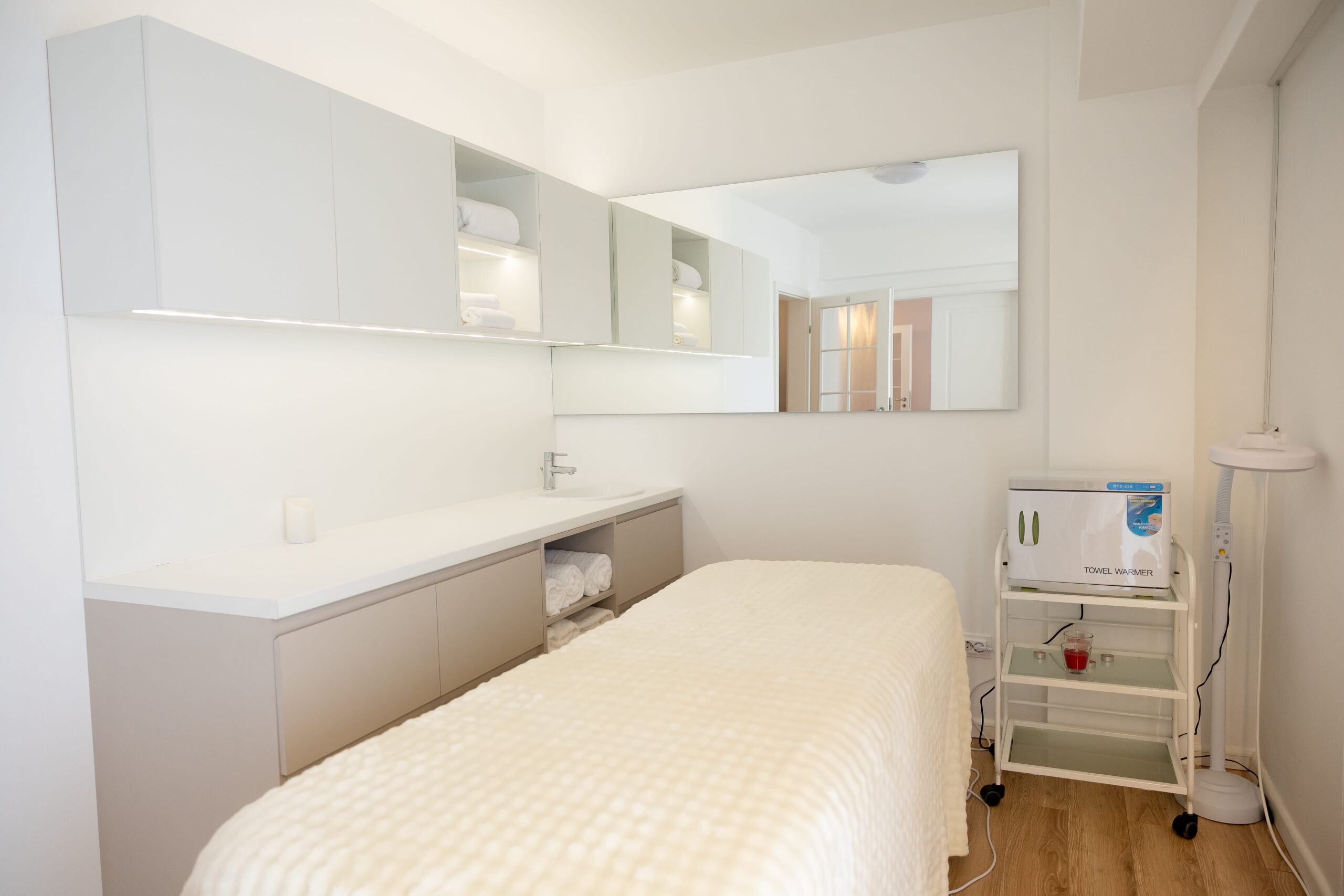 Interior Salon Adelisse Scaled