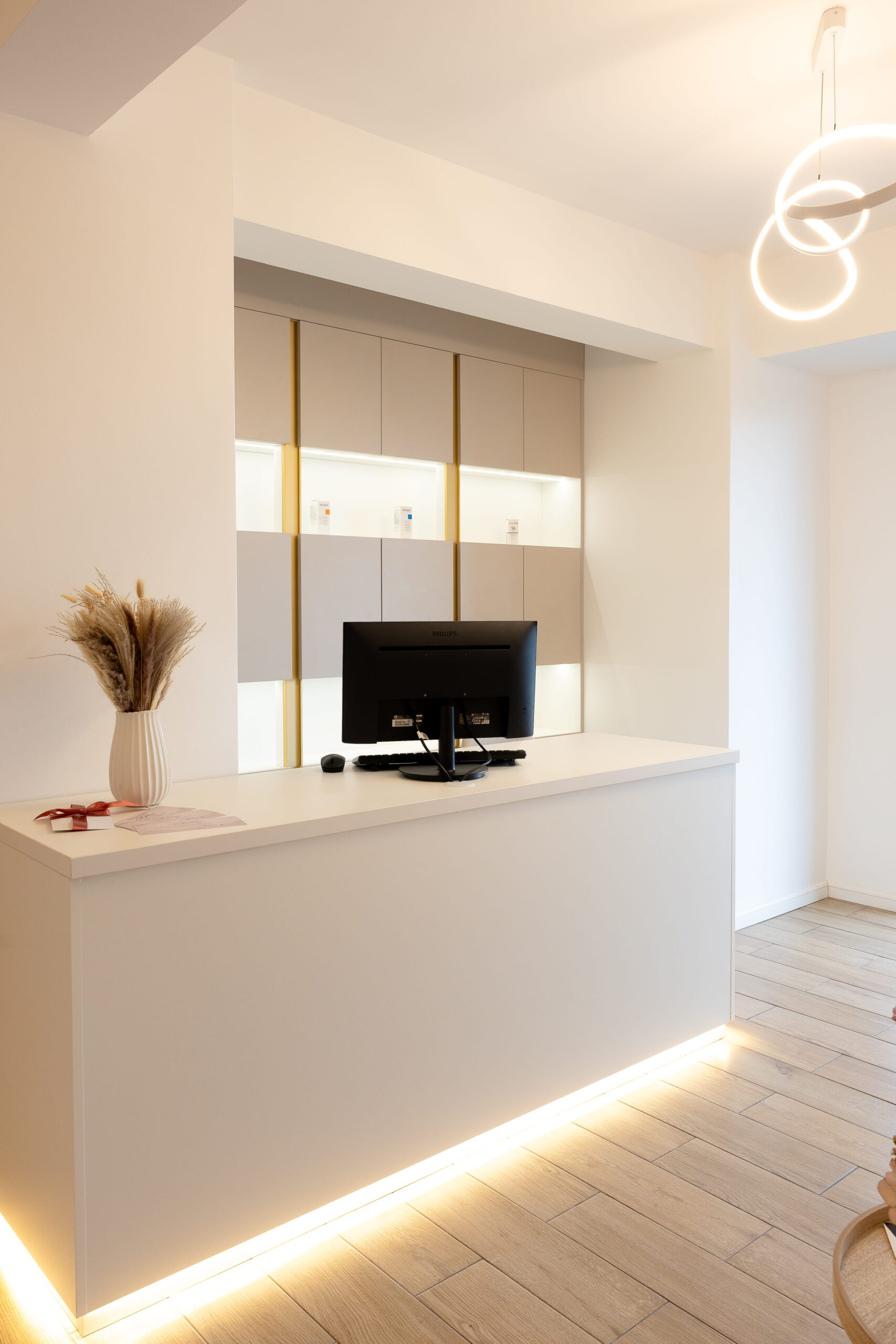 Receptie Intrare Salon Adelise Scaled